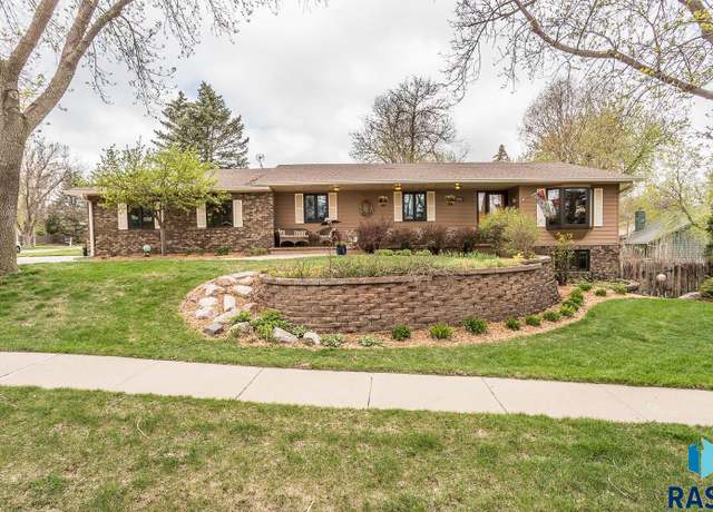 Property at 3805 S Spencer Blvd, Sioux Falls, SD 57103-4704, 4 beds, 3 baths