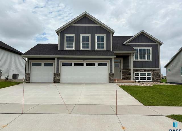 Property at 2904 S Copper Creek Ave, Sioux Falls, SD 57110, 5 beds, 3 baths