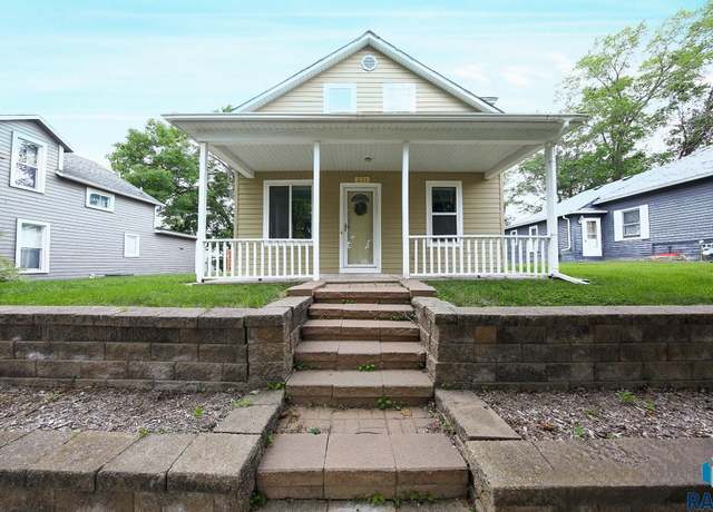 Property at 331 N Main Ave, Garretson, SD 57030, 3 beds, 2 baths