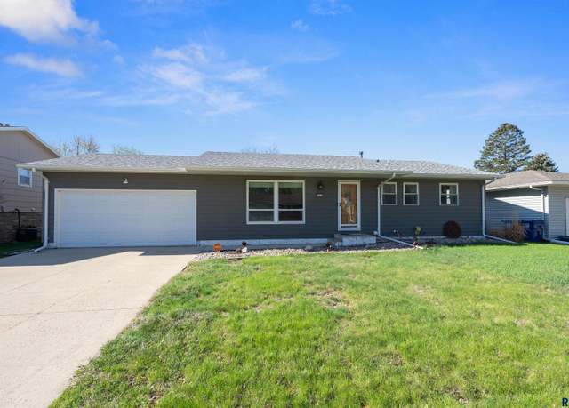 Property at 3913 E Ronning Dr, Sioux Falls, SD 57103, 4 beds, 2.5 baths
