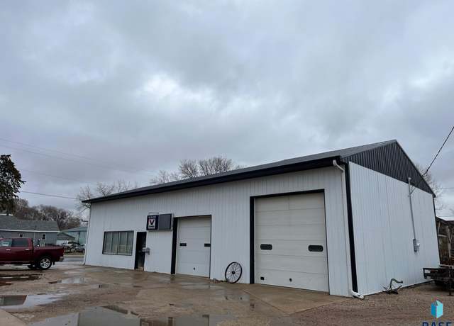 Property at 115 S Blair Ave, Canton, SD 57013, 2 beds, 1 bath