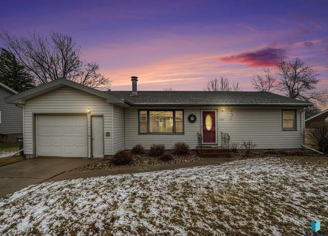 Property at 1018 N Elm St, Luverne, MN 56156, 2 beds, 1 bath