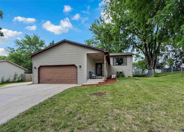 Property at 1226 Thresher Dr, Dell Rapids, SD 57022, 4 beds, 2 baths