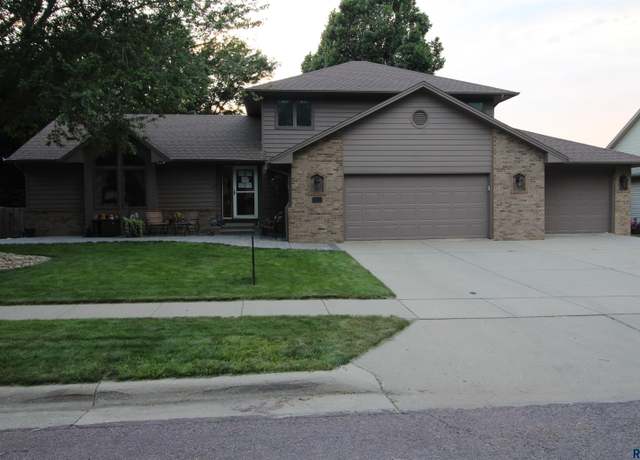 Property at 1005 N Breckenridge Cir, Sioux Falls, SD 57110, 4 beds, 3.5 baths