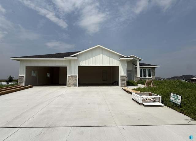 Property at 4205 N Interlachen Trl, Sioux Falls, SD 57107, 3 beds, 2 baths