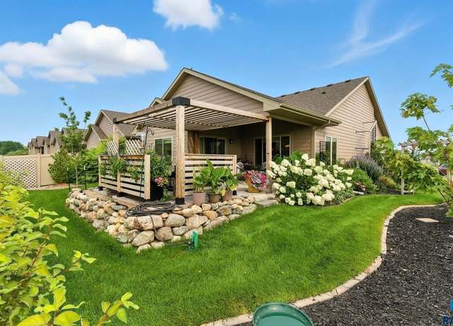 Property at 2433 E Joshua Cir, Sioux Falls, SD 57108-8590, 2 beds, 2 baths