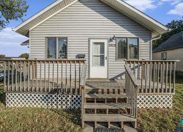 Property at 1512 W 7th St, Sioux Falls, SD 57104, 2 beds, 1 bath