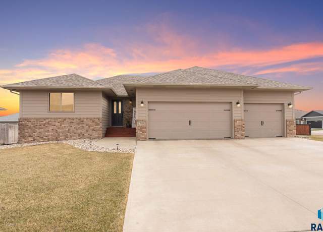 Property at 2701 E Palmer St, Brandon, SD 57005, 4 beds, 3 baths