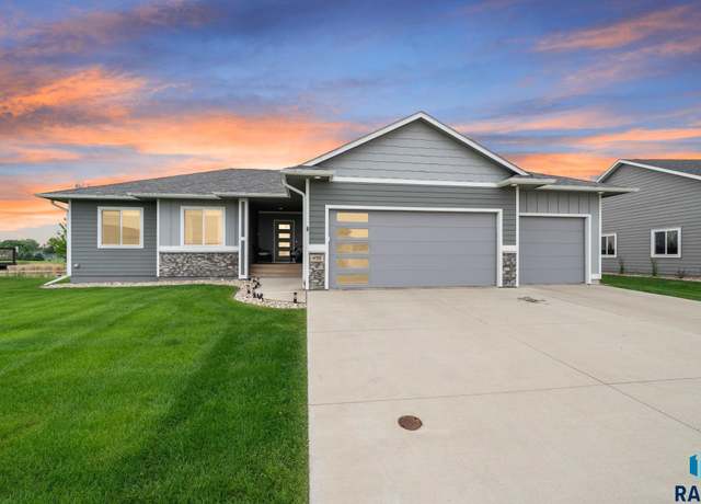 Property at 935 N Spencer Ln, Tea, SD 57064, 5 beds, 3 baths