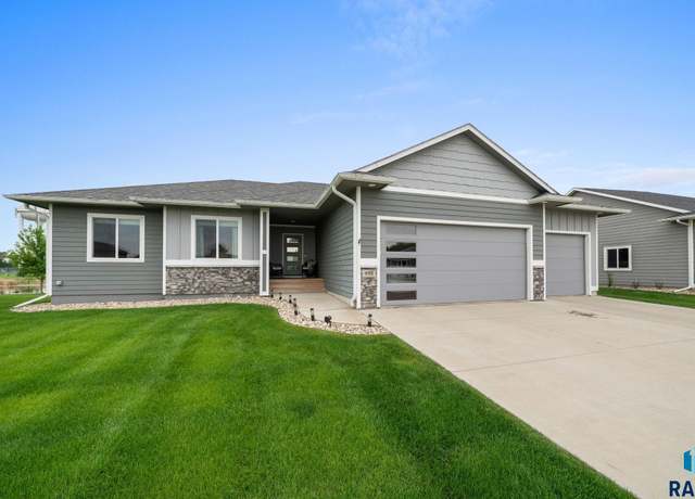 Property at 935 N Spencer Ln, Tea, SD 57064, 5 beds, 3 baths