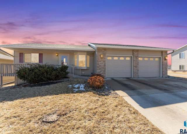 Property at 6109 W 43rd St, Sioux Falls, SD 57106, 3 beds, 2 baths