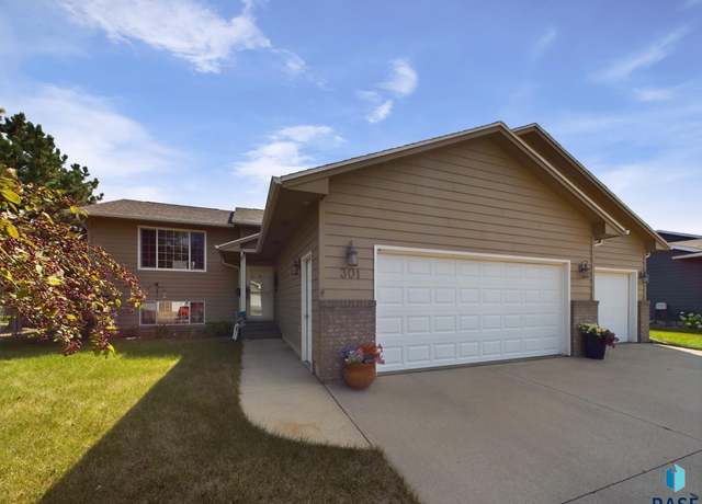 Property at 301 W Hackberry St, Brandon, SD 57005, 5 beds, 2 baths