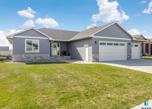 Property at 169 Central Park Ct, Harrisburg, SD 57032, 4 beds, 3 baths