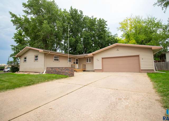 Property at 28 Park Ln, Canton, SD 57103, 3 beds, 2 baths