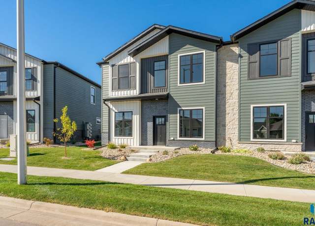 Property at 8613 W Shoreline Pl, Sioux Falls, SD 57107, 3 beds, 2.5 baths