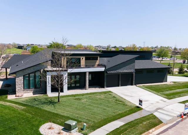 Property at 200 N Mystic Creek Cir, Sioux Falls, SD 57110, 3 beds, 3 baths
