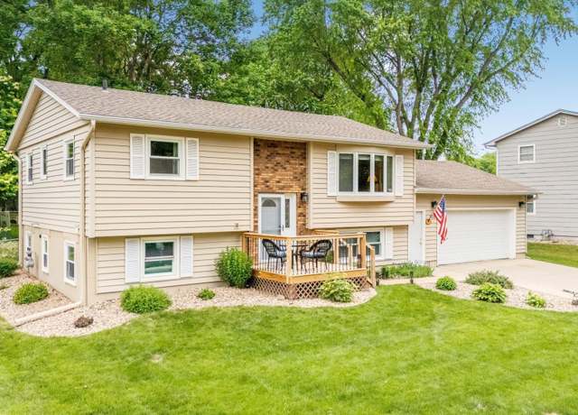 Property at 913 S Gardner Dr, Sioux Falls, SD 57103, 5 beds, 2 baths