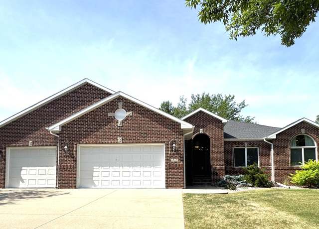 Property at 7329 S Russet Dr, Sioux Falls, SD 57108, 5 beds, 3 baths