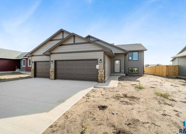 Property at 804 N JUNIPER St, Lennox, SD 57039, 3 beds, 2 baths