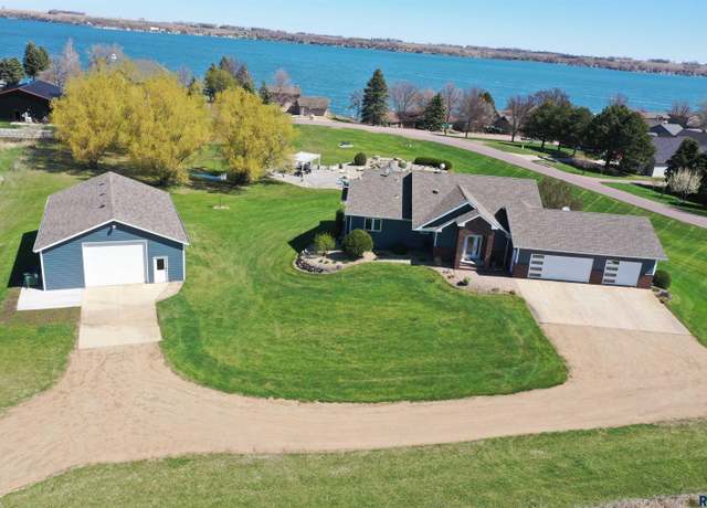 Property at 6601 Lenola Hts, Wentworth, SD 57075, 4 beds, 3 baths