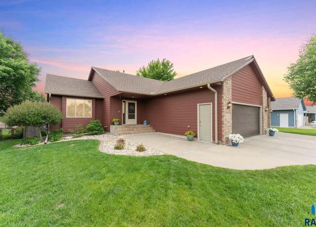 Property at 7721 W Ione St, Sioux Falls, SD 57106, 5 beds, 3 baths