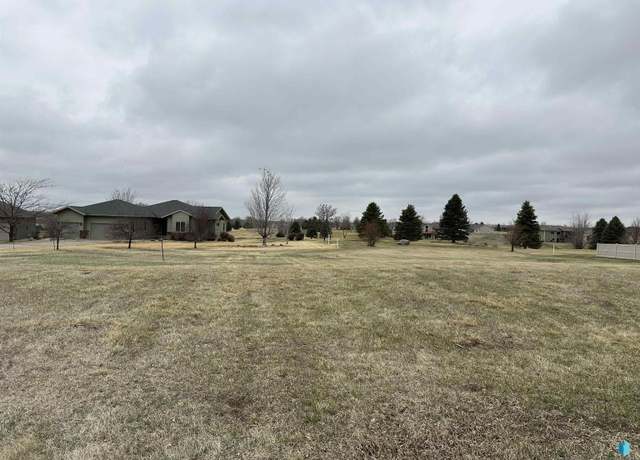 Property at 165 Golf View Cir, Wentworth, SD 57075