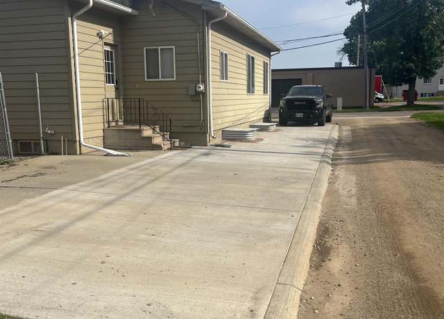 Property at 610 W 31st St, Sioux Falls, SD 57105, 4 beds, 1 bath