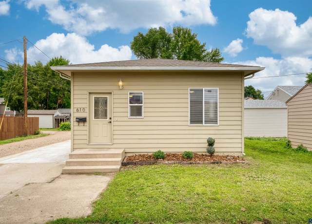 Property at 610 W 31st St, Sioux Falls, SD 57105, 4 beds, 1 bath
