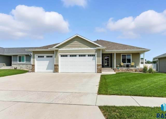 Property at 124 E Chapelwood Dr, Brandon, SD 57005, 4 beds, 3 baths