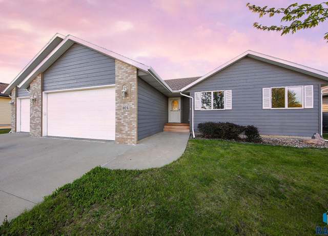 Property at 604 Emmett Trl, Harrisburg, SD 57032, 5 beds, 3 baths