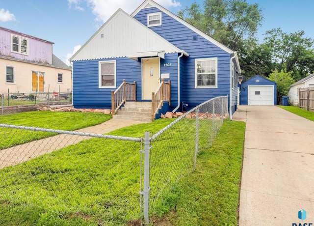 Property at 1705 W 10th St, Sioux Falls, SD 57104, 3 beds, 2 baths