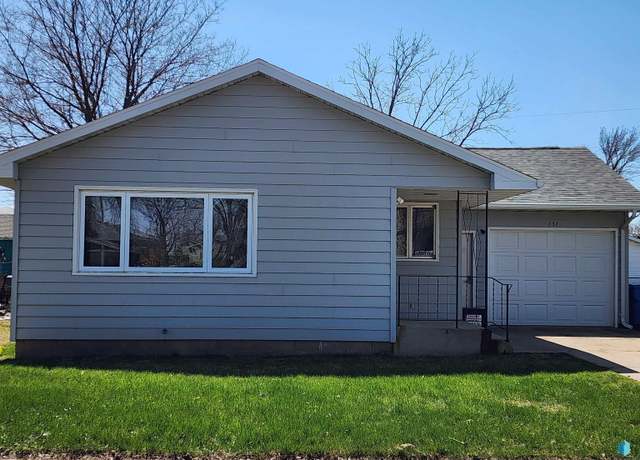 Property at 131 E Lincoln Ave, Salem, SD 57058, 2 beds, 1 bath
