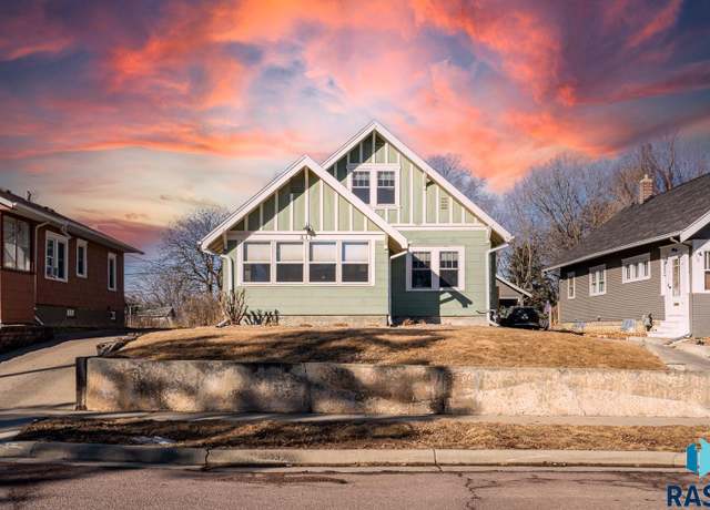 Property at 211 N Euclid Ave, Sioux Falls, SD 57104, 2 beds, 1.5 baths