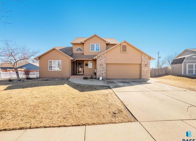 Property at 4835 E Hanover Ct, Sioux Falls, SD 57110, 4 beds, 3.5 baths