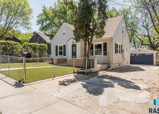 Property at 1205 W 14th St, Sioux Falls, SD 57104, 4 beds, 2 baths