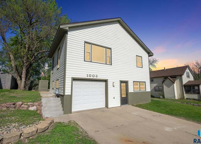 Property at 1003 N Prairie Ave, Sioux Falls, SD 57104, 3 beds, 1 bath