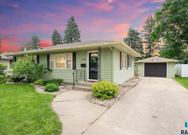 Property at 2708 S Prairie Ave, Sioux Falls, SD 57105, 4 beds, 2 baths