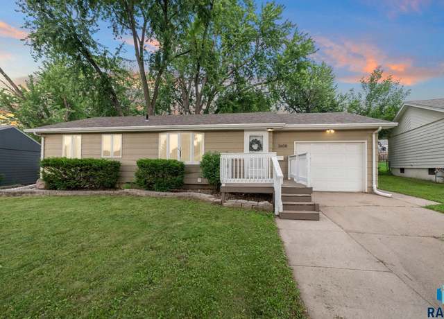 Property at 3608 E 25th St, Sioux Falls, SD 57103, 3 beds, 2 baths