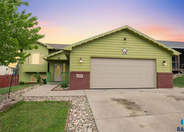 Property at 1204 N Mossy Oak Ave, Sioux Falls, SD 57103, 4 beds, 2 baths