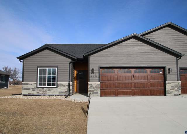 Property at 4539 W Graceland Pl, Sioux Falls, SD 57106, 2 beds, 2 baths