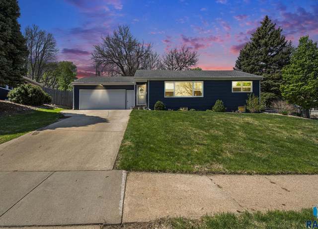 Property at 809 S Roberts Dr, Sioux Falls, SD 57104, 4 beds, 1.5 baths