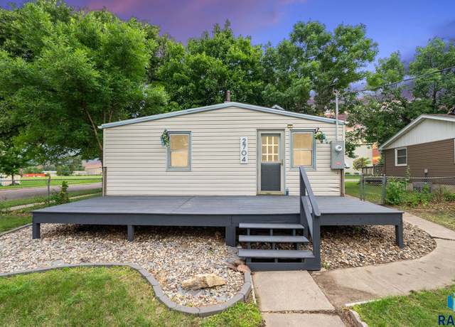 Property at 2704 W 2nd St, Sioux Falls, SD 57104, 2 beds, 1 bath