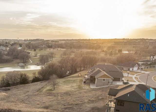 Property at 1421 S Sugar Maple Dr, Sioux Falls, SD 57110
