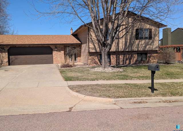 Property at 6200 W Oscar Howe Cir, Sioux Falls, SD 57106, 4 beds, 3 baths