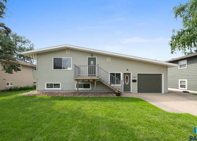 Property at 1001 E Pam Rd, Sioux Falls, SD 57105, 3 beds, 1.5 baths