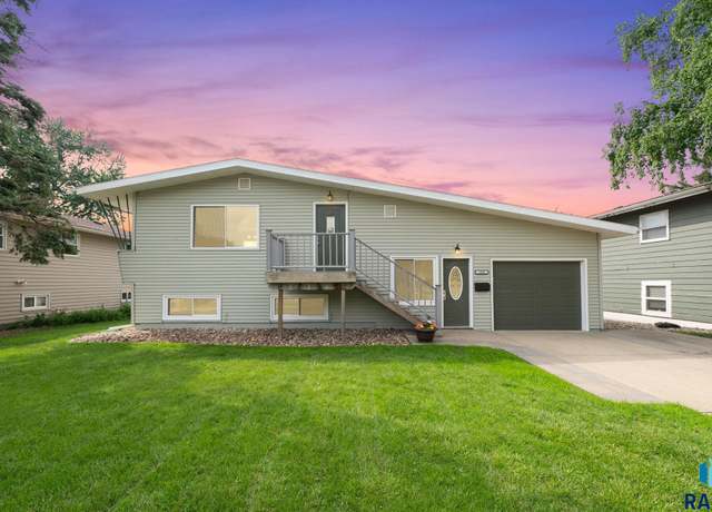 Property at 1001 E Pam Rd, Sioux Falls, SD 57105, 3 beds, 1.5 baths