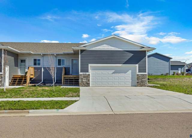 Property at 1620 E 69th St N, Sioux Falls, SD 57104, 3 beds, 2 baths