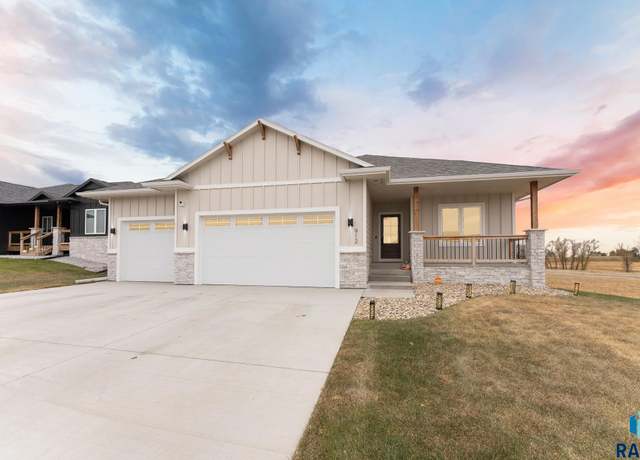 Property at 912 N Sylvan Dr, Sioux Falls, SD 57110, 5 beds, 3 baths