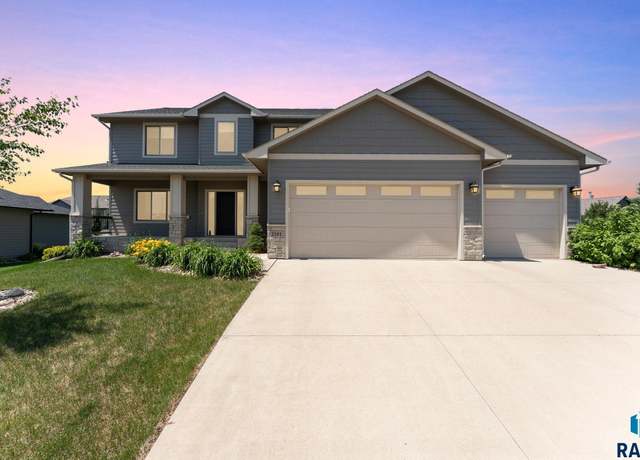 Property at 2101 S Meadowview Ave, Sioux Falls, SD 57110, 5 beds, 3.5 baths
