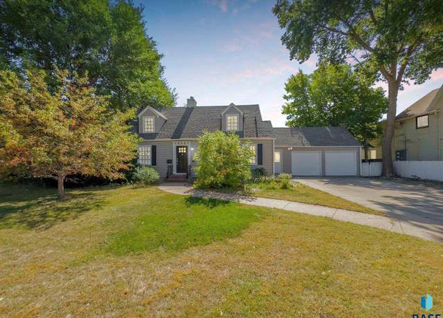 Property at 217 E 26th St, Sioux Falls, SD 57105, 3 beds, 2 baths